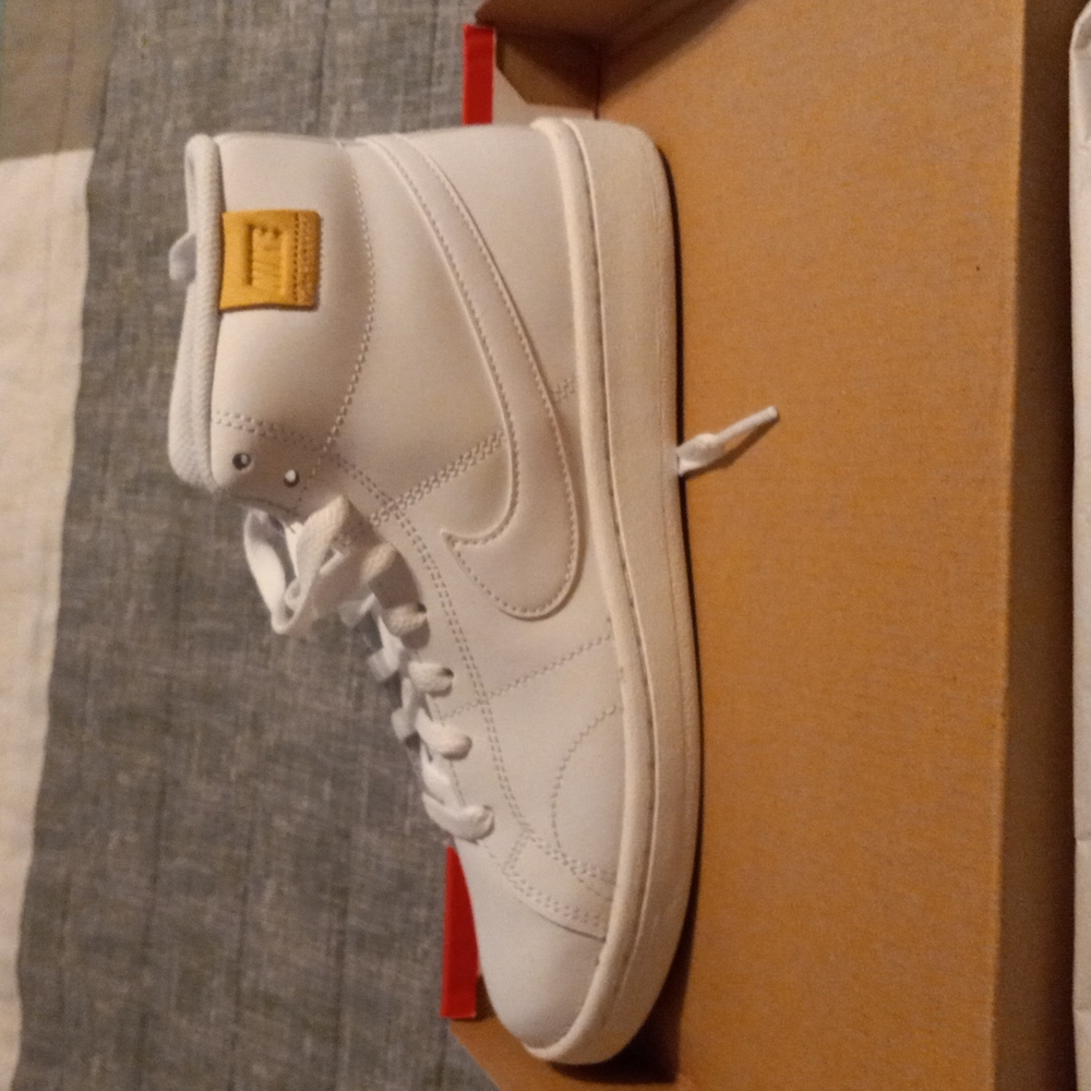 Ladies sneakers